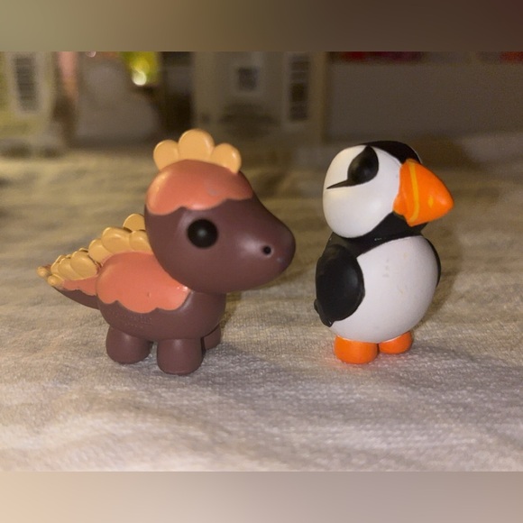 Roblox Adopt me Figurines. 15 figurines total, and 8 eggs! - Picture 4 of 8